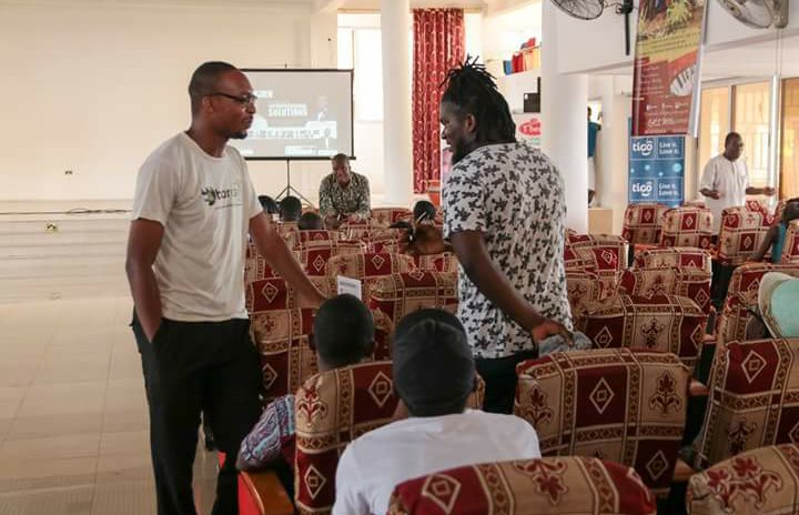 Barcampaccra's tweet photo. Ato Ulzen-Appiah @abocco mentoring &amp; talking about #GhanaThink &amp; @BarcampGhana @ #PESC16 @ #Knutsford Uni in #Accra. https://t.co/zlacE7egep