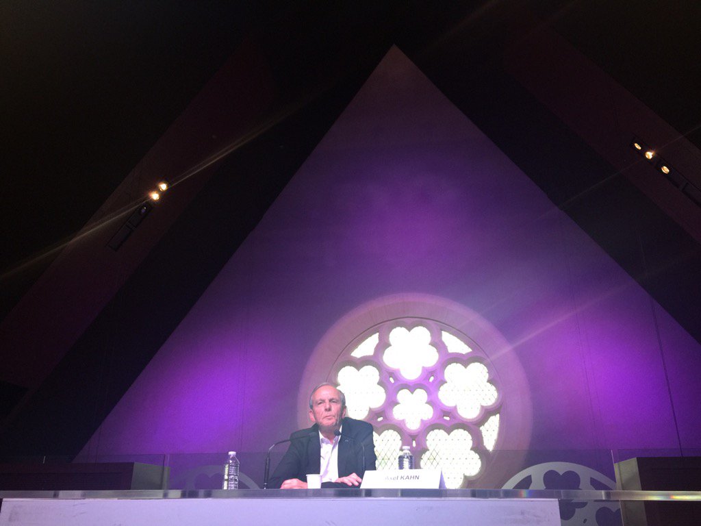 dominiqueleglu's tweet photo. Conscience : aptitude qui donne avantage sélectif dit @axelkahn @CBernardins #ScienceConscience https://t.co/Qw1iZQ7qqP