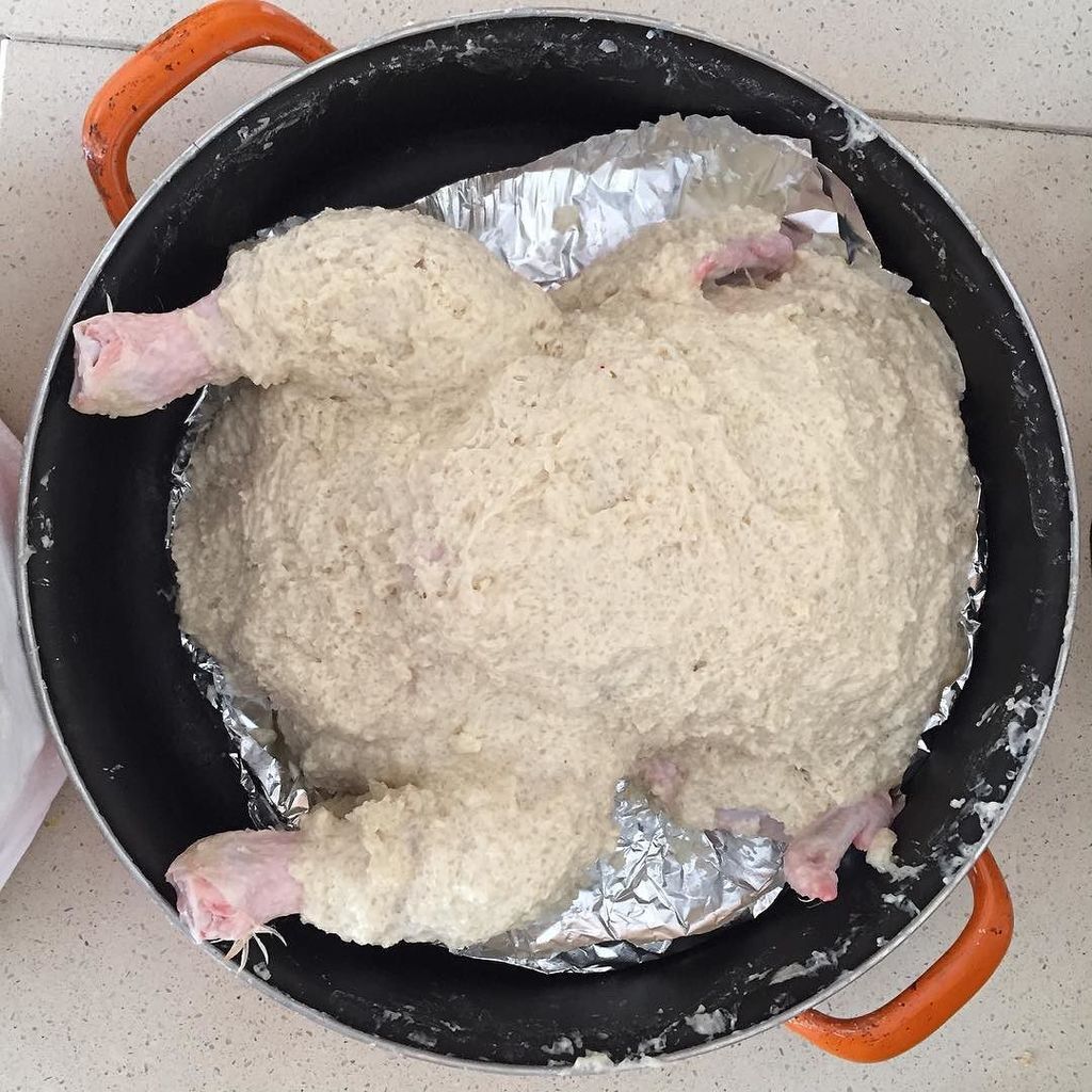 InstaIbiza's tweet image. This bird is good to go, 220 Celsius for 80 mm. 🐓😋#chicken #roasted #saltcrust #juicy #jui… ift.tt/1UQ7QdI