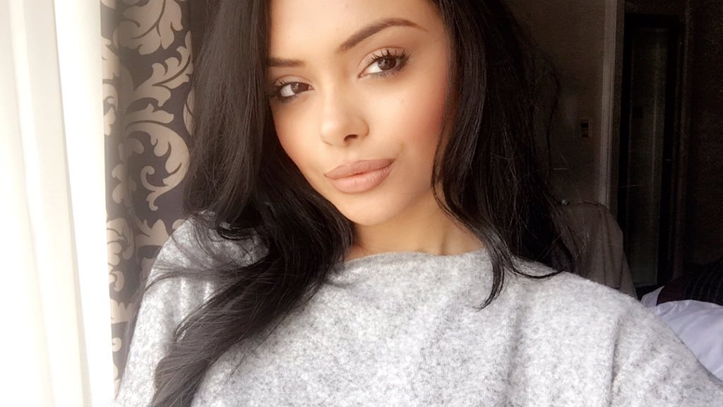 afshan_azad's tweet photo. Don't let other people define who you are. I've wasted so much time and effort towards the wrong people. BE YOU! 🌸 https://t.co/4N1AtcBVsb