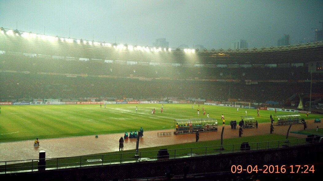OrenBarat's tweet photo. break match ke-2, doa para jomblo terkabulkan.. https://t.co/r0fcAeRwGY
