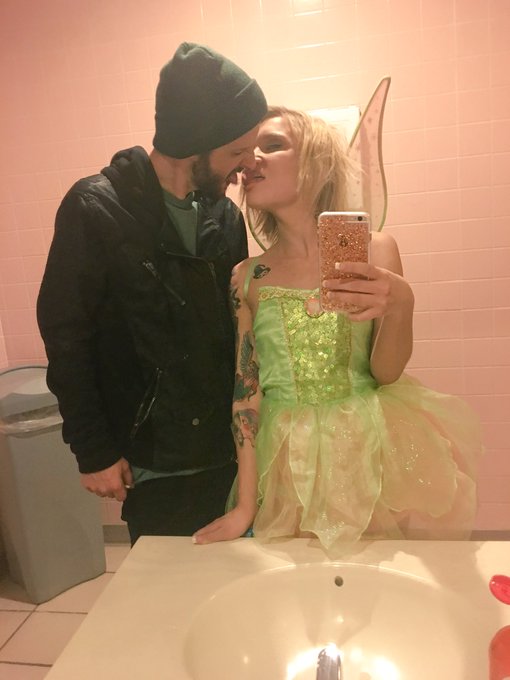 tryin2reply2to every1 about my married, uguys are the true fans but so many fans. Thanks for your support<a href="/tag/dakota"class="tags"><span>#dakota</span></a>