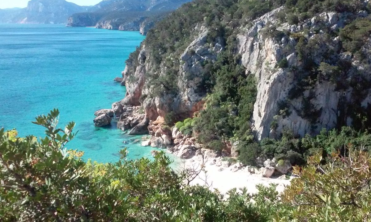 lorepira95's tweet photo. Scorci di #Sardegna #fúili #CalaGonone #CalaFuili #senzafiltri #mare #Sardinia #Dorgali #spettacolo #myhome 😎 https://t.co/h4a0TGuAna