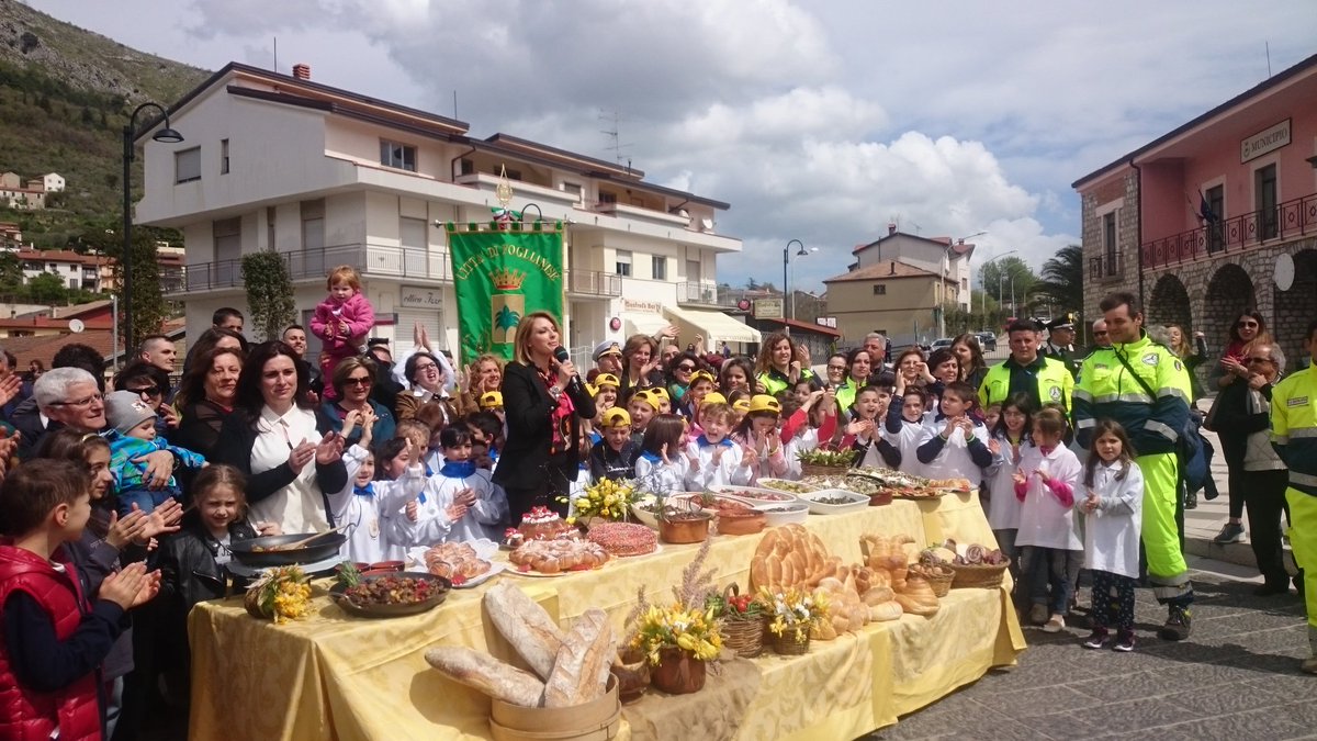 E vaiiii!!!  Forza Foglianise!!! @ManilaciMN <a href="/Manilanazzaro/">Manila Nazzaro 👑</a> <a href="/gapa89/">Gabriele Pastore</a> <a href="/rai2infamiglia/">Mezzogiorno famiglia</a>