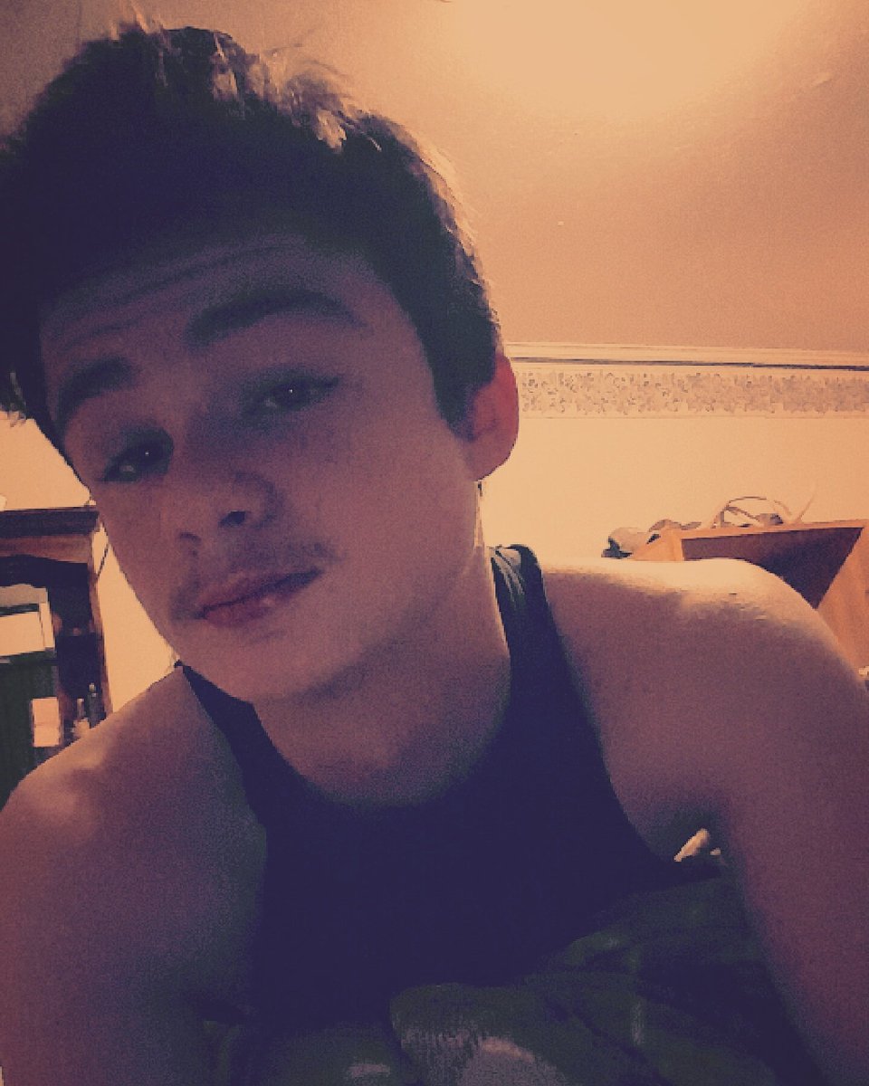 Itz_MeDerek's tweet photo. #selfie #Late https://t.co/MMYaYoRmVq