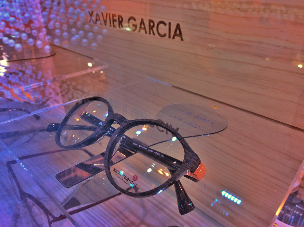 xaviergarciaBCN's tweet photo. La colección es un reflejo de la tradición mezclada con elementos contemporáneos: Lasa C2 #Modaoptica #expooptica https://t.co/v2OgZvhN1a