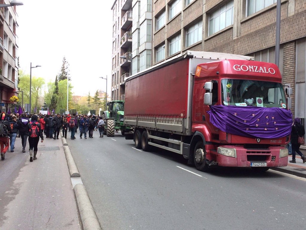 Marcha feminista en Gasteiz #FeministokPrest ..... La abre Nagore! Aúpa Artziniega!