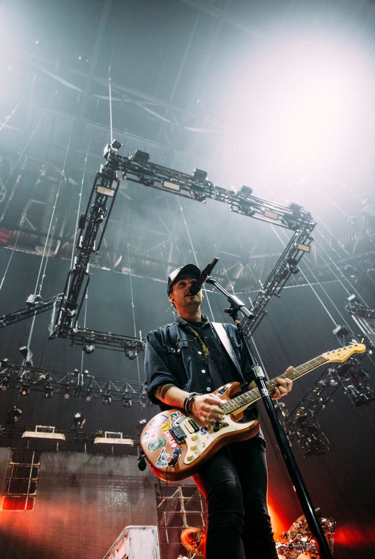 5goAwesome's tweet photo. #SLFL #5sos #SLFLLondon # https://t.co/9d2STMNCYq