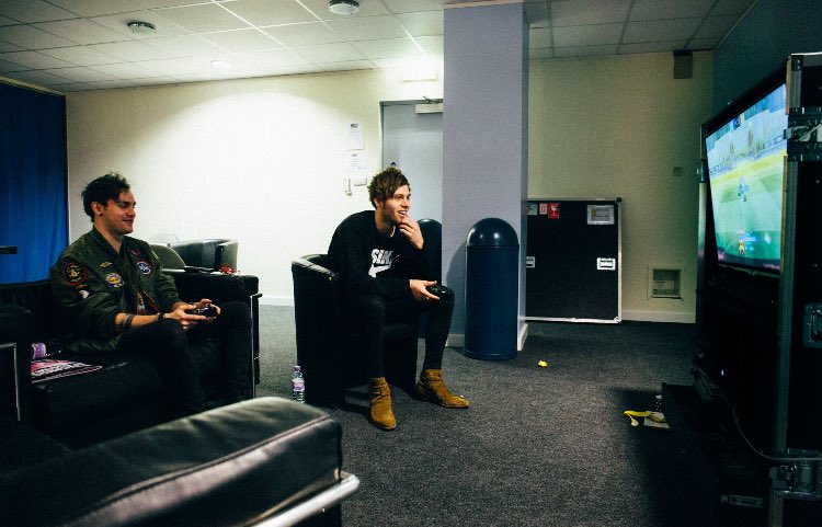5goAwesome's tweet photo. #SLFL #5sos #SLFLLondon # https://t.co/9d2STMNCYq