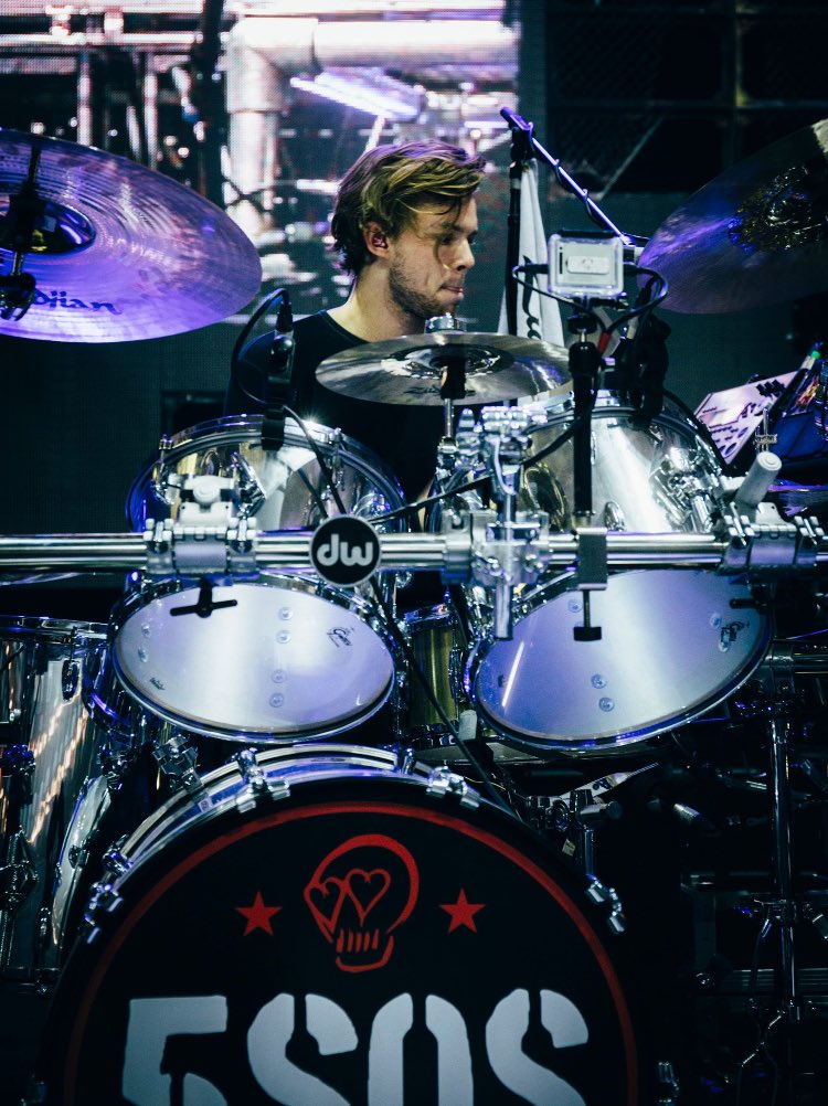 5goAwesome's tweet photo. #SLFL #5sos #SLFLLondon # https://t.co/9d2STMNCYq