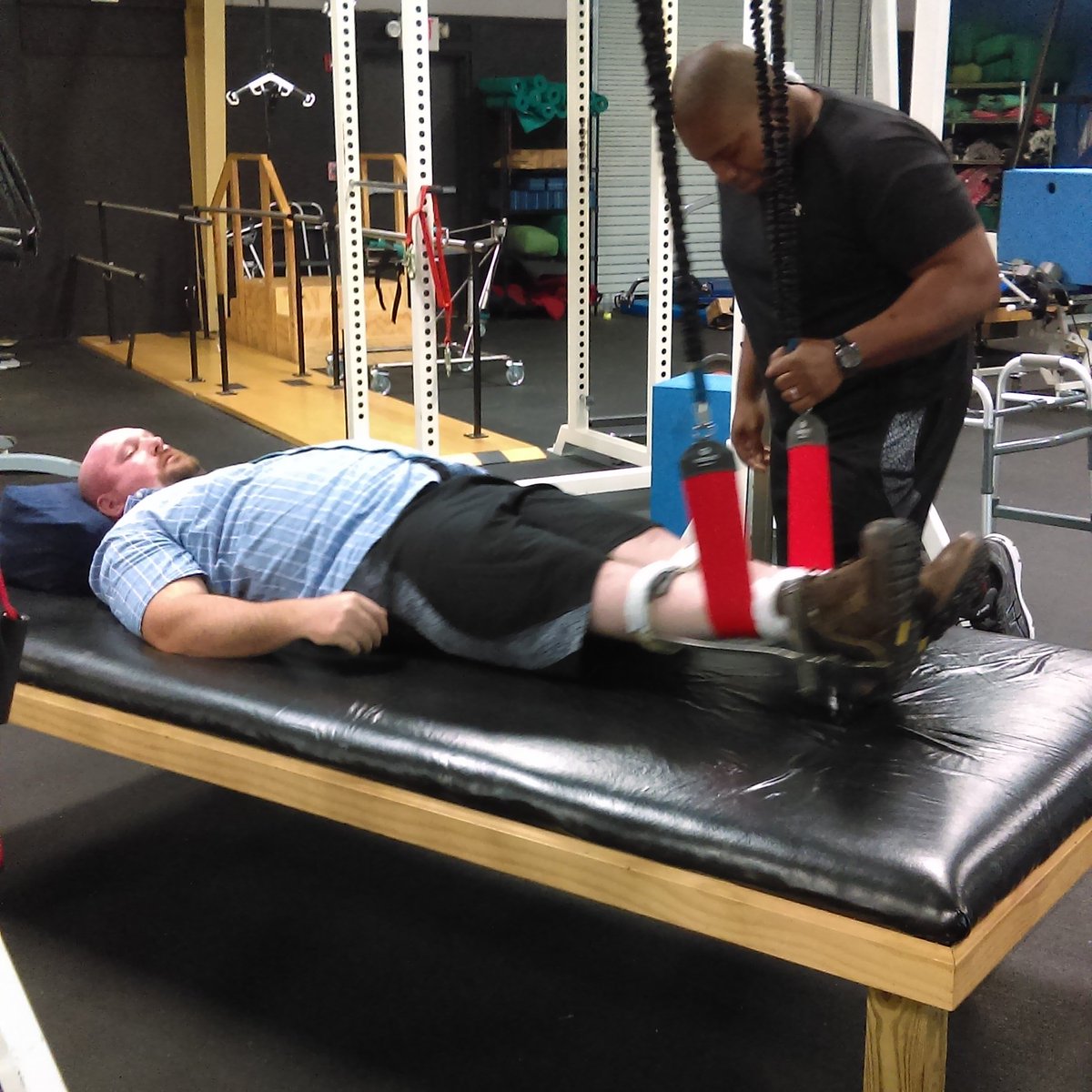 LundahlJon's tweet photo. Tony getting Michael set up for some band assisted hip flexion @scitrainer @ProjectWalkAtl https://t.co/cZoCLGrdEp