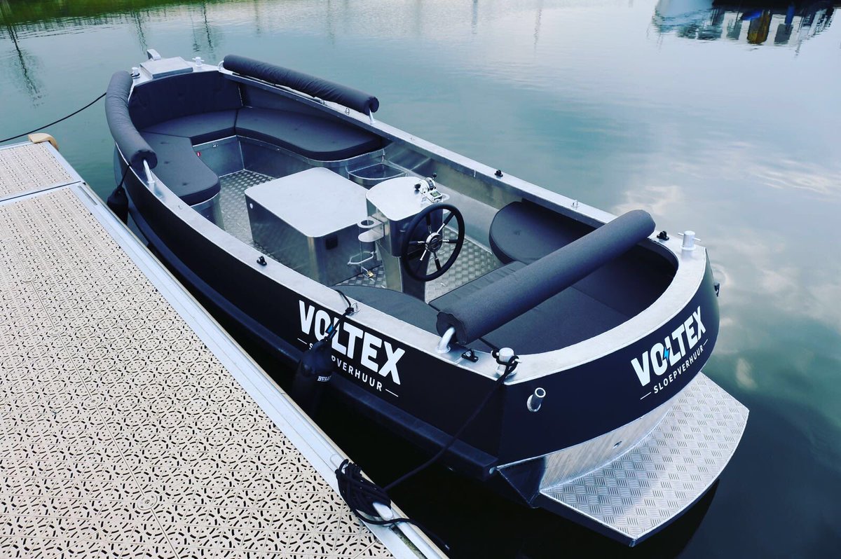 divermeulen's tweet photo. Laat dat mooie weer maar komen want sinds vandaag ligt onze eerste sloep in het water! Wat vinden jullie er van? https://t.co/psg47LEGq3