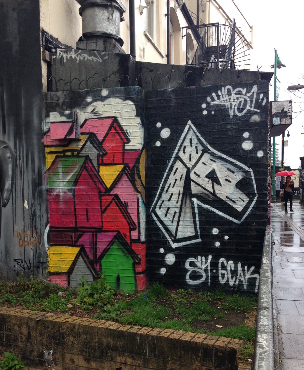 LocaelaTravel's tweet photo. I couldn't resist coming back to #Shoreditch to snap a pic of this! #StreetArtLondon https://t.co/EywUFkta3L
