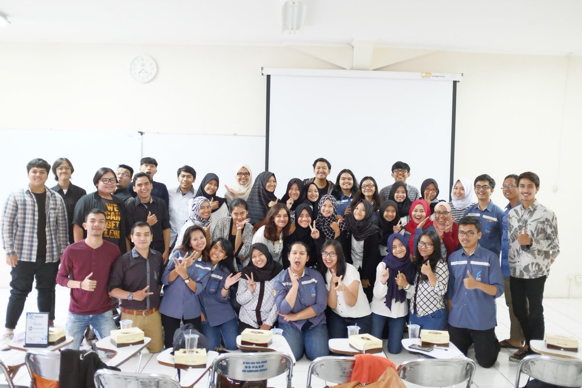 Foto bersama <a href="/pasumaunisba/">Paduan Suara Mahasiswa Unisba</a> seusai acara kunjungan studi banding bersama PSM Unpad. Terima kasih atas kunjungannya!😊