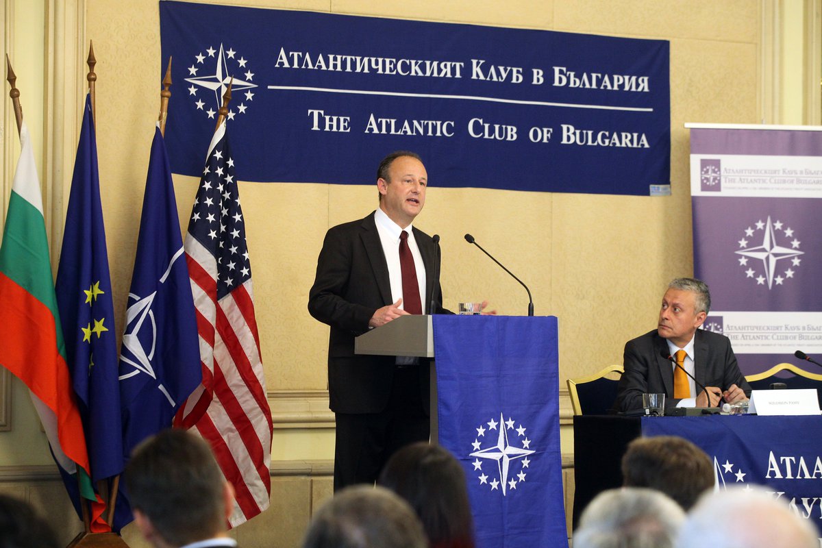 AtlanticClubBG's tweet photo. #EricRubin Professional exchange between #Bulgaria and #USA increases - science, culture, business @PassySolomon https://t.co/DJBnlLBE3q
