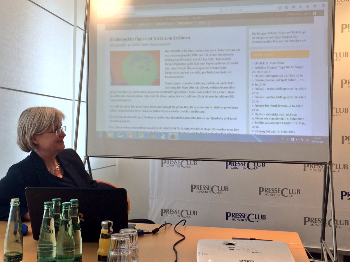 tpfannkuch's tweet photo. .@warmup_cooldown stellt @sascha_p das Projekt #Bloggerschule #München vor. @PresseClub_MUC https://t.co/8KKh1w43dy