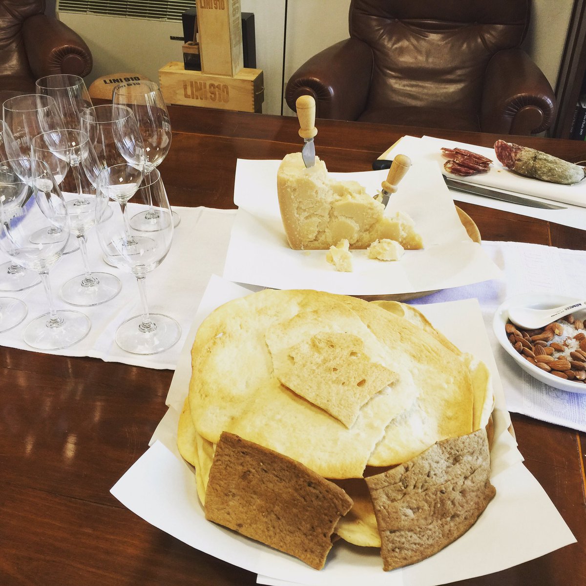 JFBonnete's tweet photo. #Italian #Aperitivo @LINI910 #Corregio #LifeIsGood #Culinary https://t.co/BJRlwLf5DX