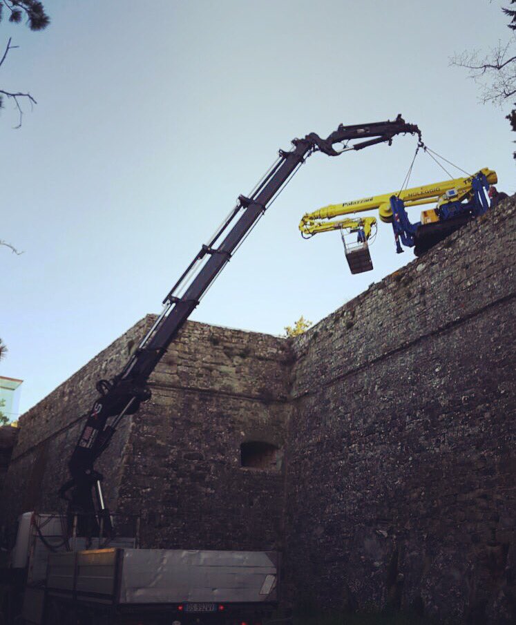 ONTHEMOVEac's tweet photo. Neanche le mura della @Girifalco_Fort riescono a fermare il nostro impegno di vederla volare ancora
E voi, ci siete? https://t.co/gPjPecno8F