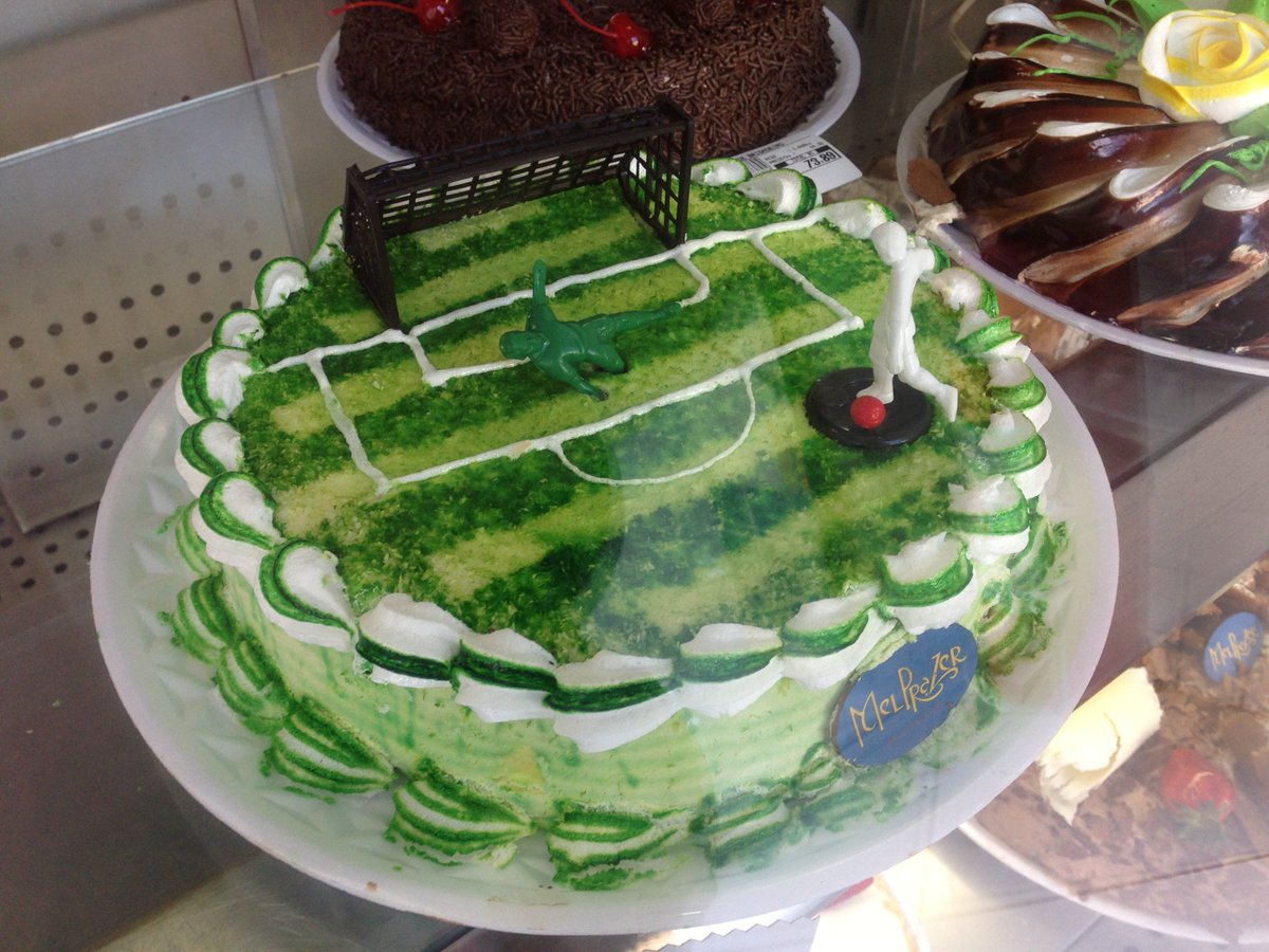 Tsubasa Imamura サッカー場ケーキ ブラジルにて Bolo De Futebol No Brasil Bolo Doce サッカーケーキ T Co S8h4vee38z