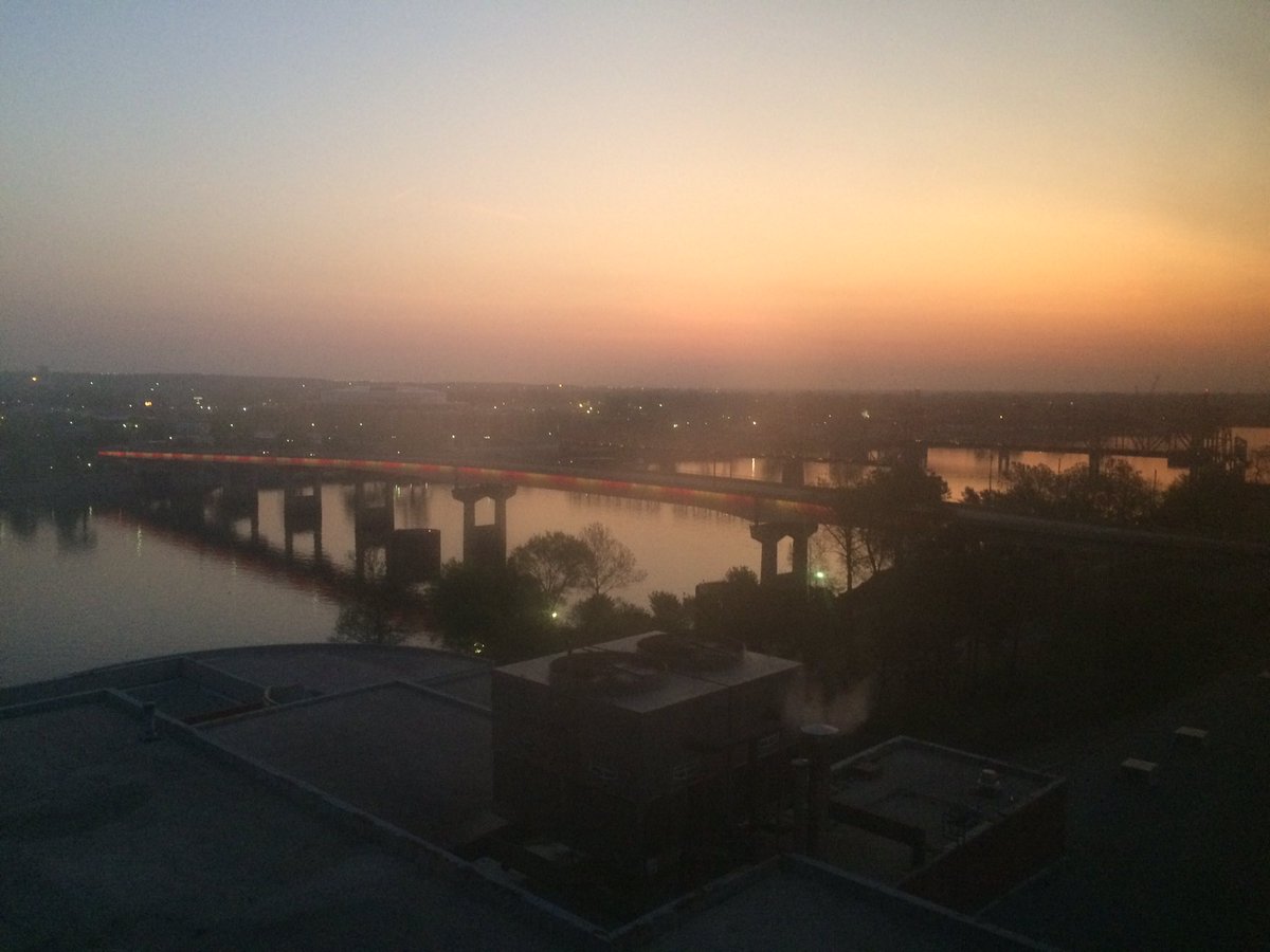 CrowBurlingame's tweet image. It&apos;s going to be a good day. Make it count. Play full out. Right, Mike Jones? #btbconf2016 @DiscoverLeaders