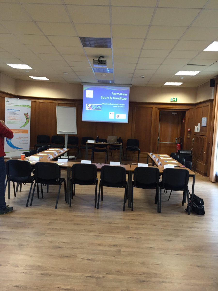 KarimKar33's tweet photo. #sport&handicap au #cdos33 très bonne formation pour #sportadapté #tous #handiboxeur #cdsa #gironde #formation #boxe https://t.co/OwUCCUzEOH