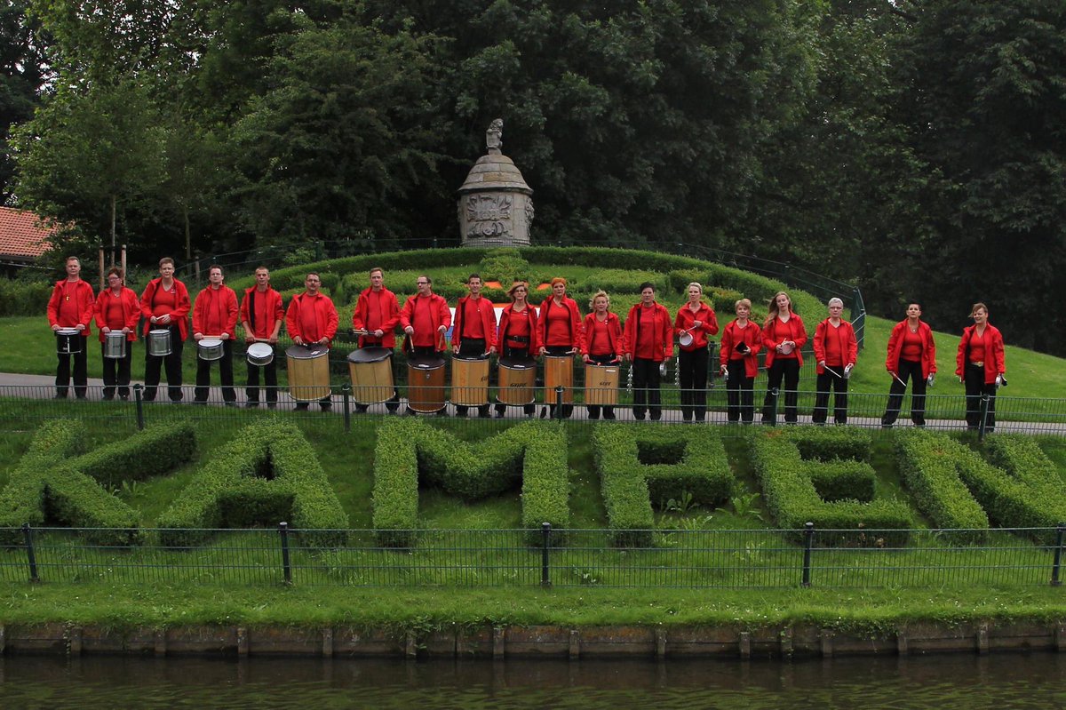 Tropische klanken van Brobando uit Kampen op de #lentefair in #Dalfsen het is bere gezellig, kom ook nog even langs.