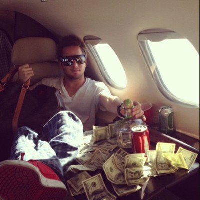 DailyGosh's tweet photo. What Do The #Rich kids Of Instagram Spend Their Cash On? #wealth #richspendingcash #cash  https://t.co/ebdSyLhdi5 https://t.co/ZfiFpLGdRb