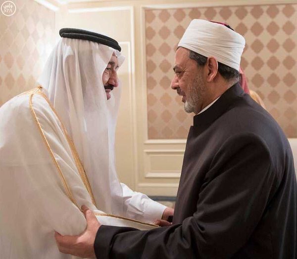 New_M3lomat's tweet photo. #خادم_الحرمين وشيخ الأزهر يضعان حجر الأساس لمدينة البحوث الإسلامية بالأزهر

#السعودية #مصر #مصر_ترحب_بالملك_سلمان
- https://t.co/DF4CvDjPPD