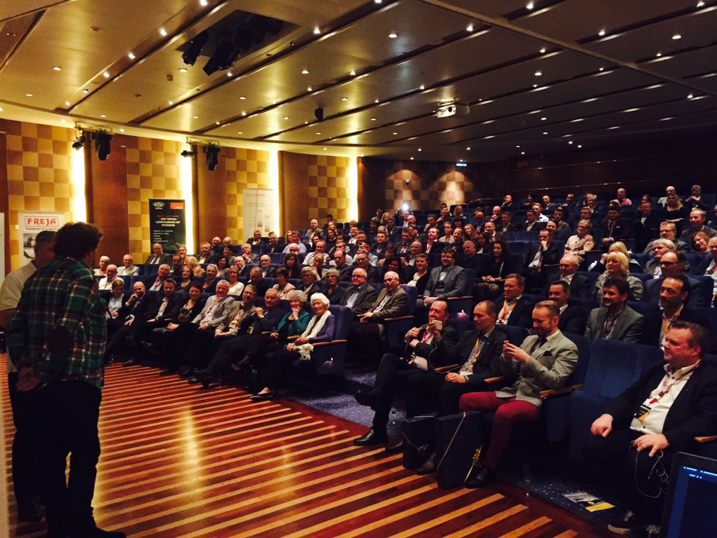 LogForeningen's tweet photo. Fullsatt sal på Logistikkforeningens jubileumskonferanse - vi fyller 50 år #jubileumskonf2016 https://t.co/9edGAhzux2