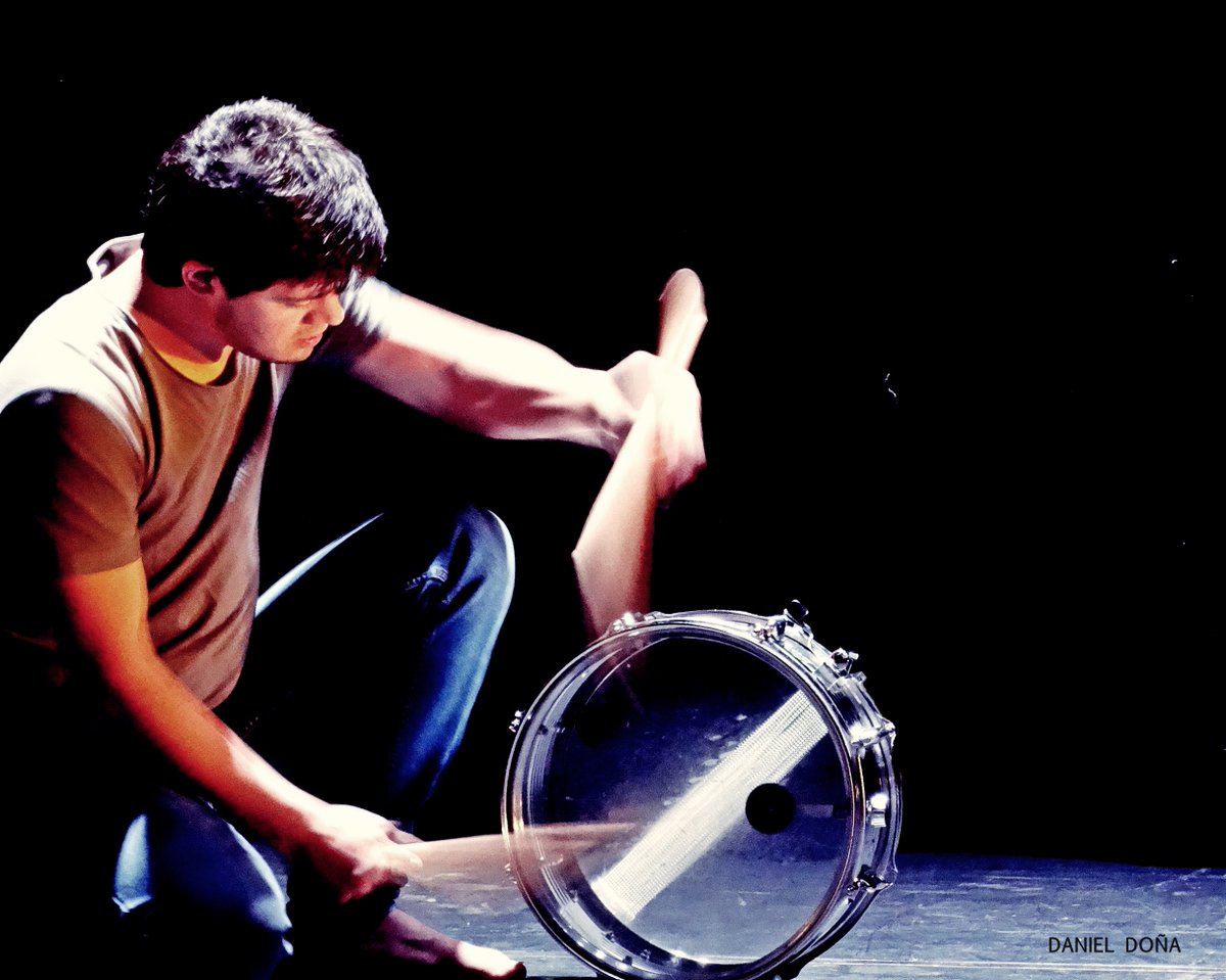 "EL ESPEJO" de VANESA AIBAR y la compañía DANZA MOBILE hoy día 9 a las 19H en el #CCDTETUAN2016. Entrada gratuita