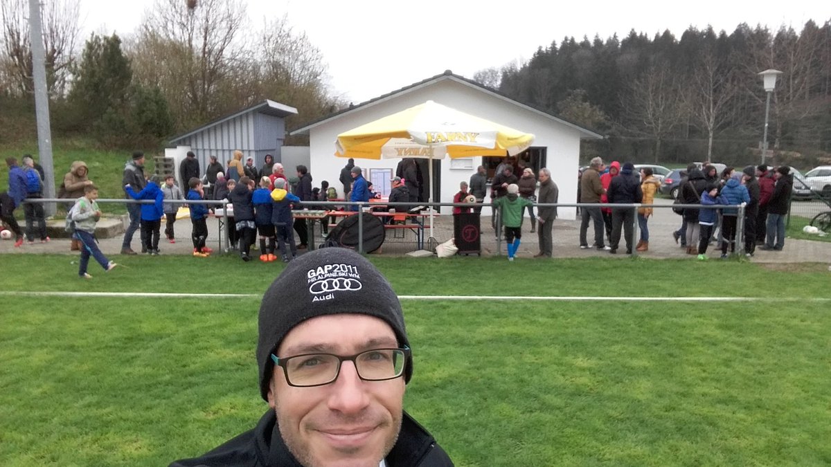 srohrb's tweet photo. Jetzt geht's los. VR-Talentiade Finale auf dem Sportplatz Deuchelried. #vbaw #vrtalentiade #bwgv #svd https://t.co/nK1cJIUVdR