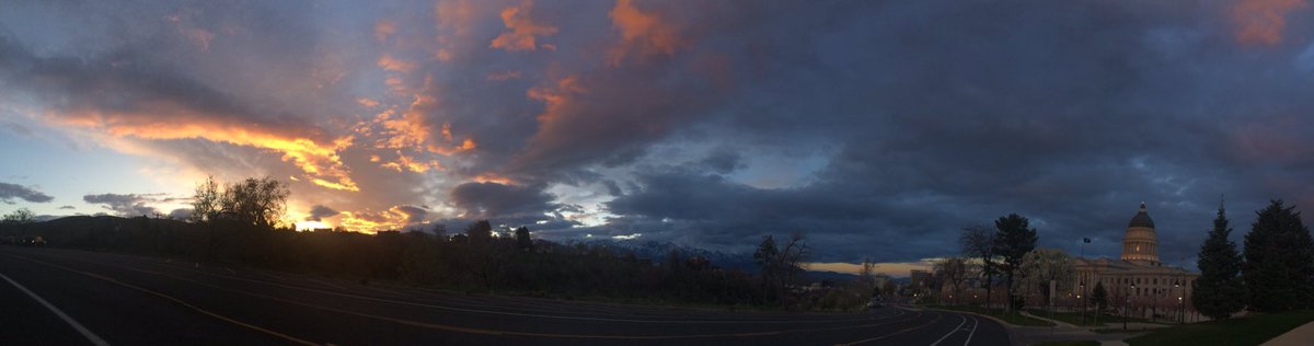 kkSize17's tweet photo. Day 100 of 365 sunrises. #utahstatecapital @VisitSaltLake https://t.co/npSvJi4UoW