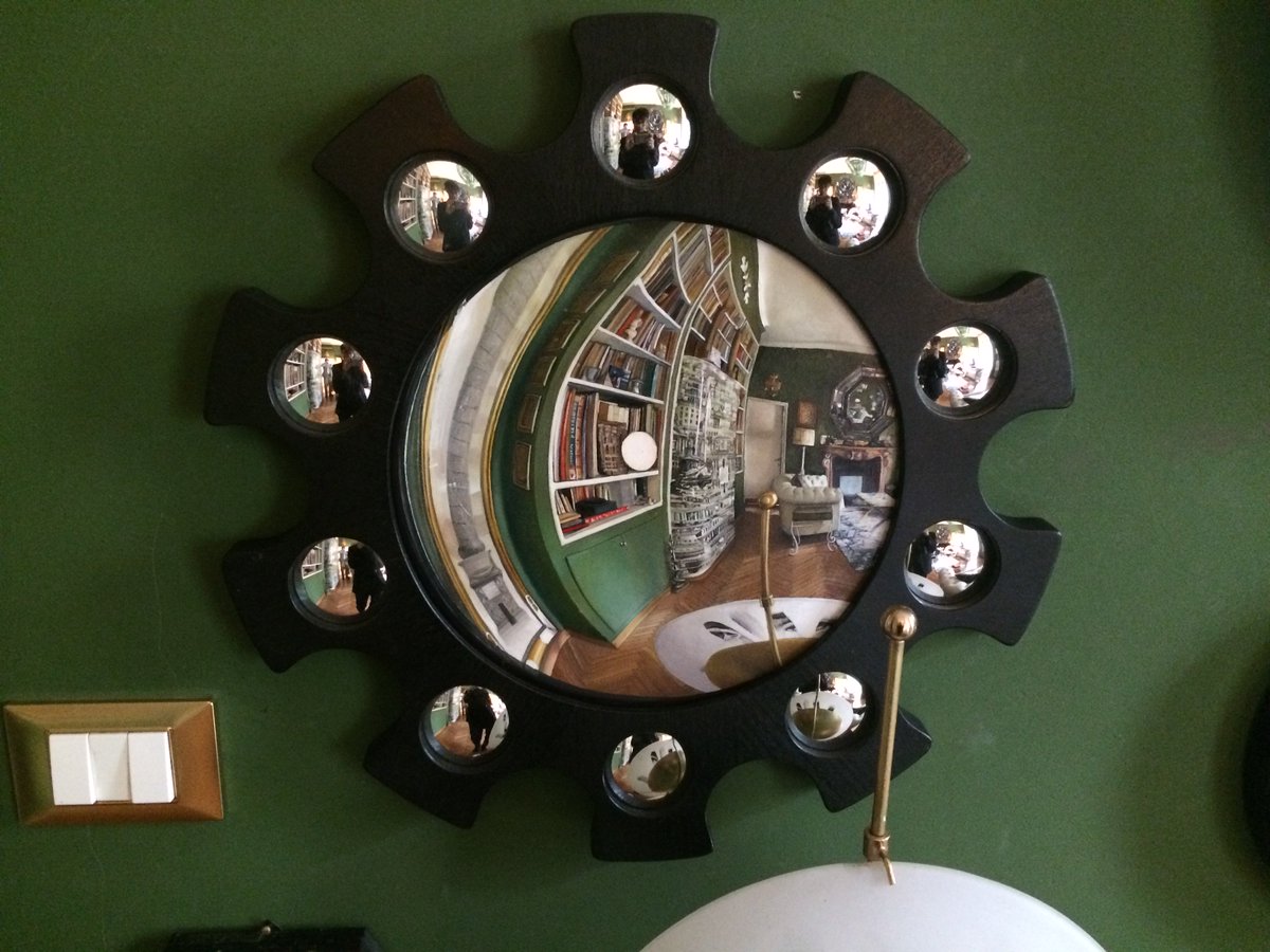 KenParkRiot's tweet photo. Cita #VanEyck l'olio iperrealista della grande #StefaniaFersini a casa #Fornasetti: da vedere! 
#milano #miart2016 https://t.co/wqpf1ArnpY