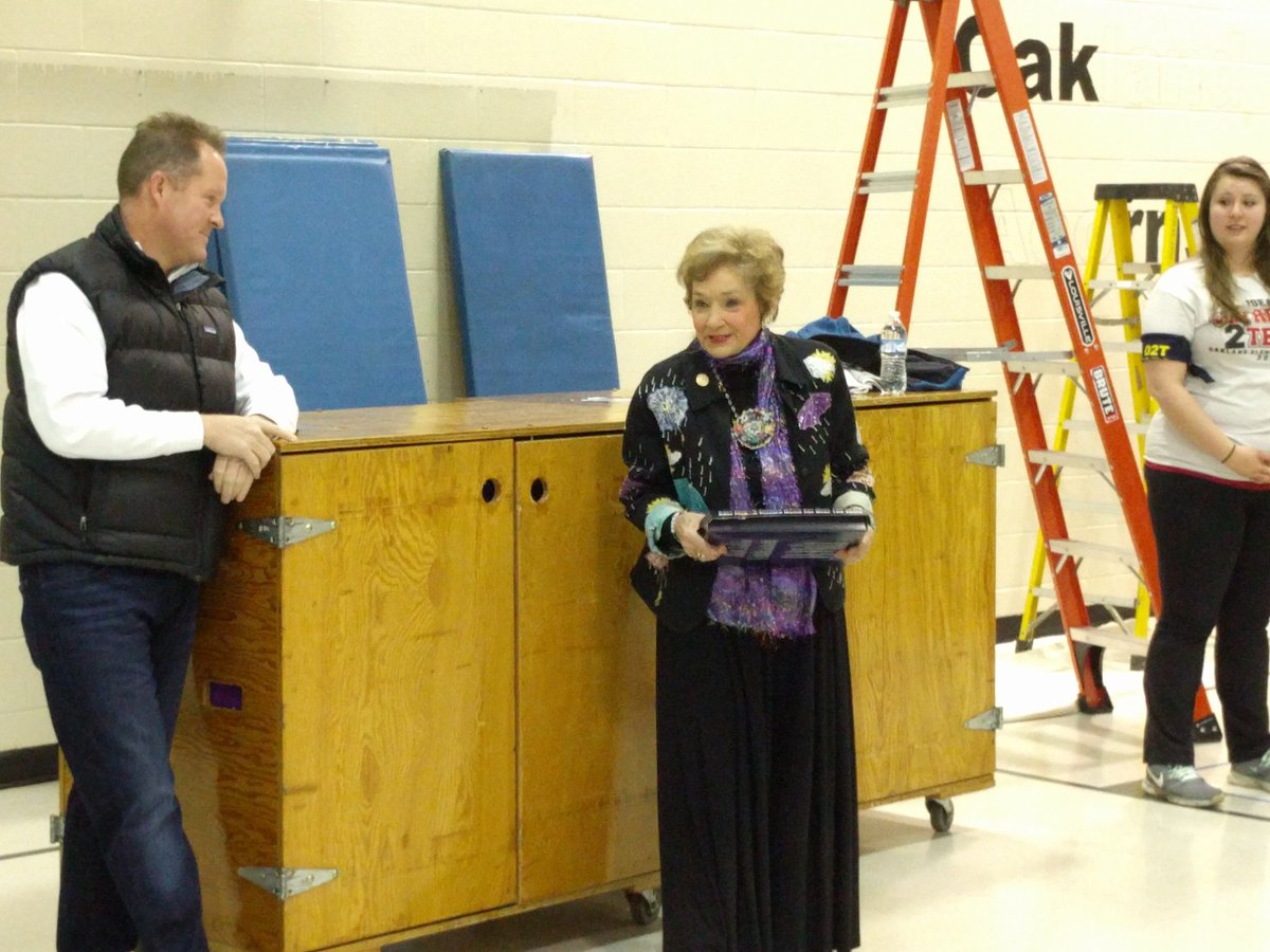 ISTAmembers's tweet image. Rep. Shelia Klinker is presenting a new flag to the school that has flown over the statehouse. #O2T2016