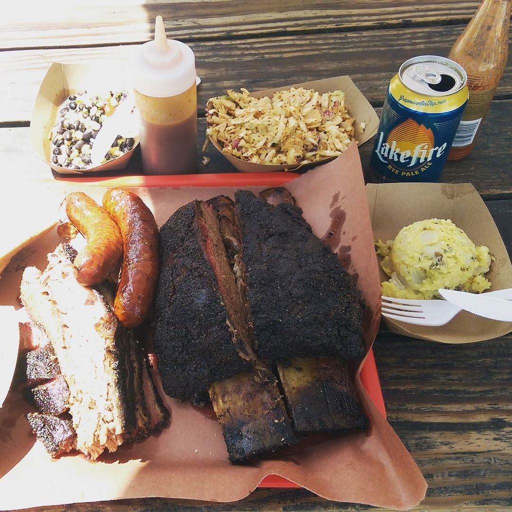 InstAustinTX's tweet photo. Well worth the wait for La Barbeque! Brisket, Beef Ribs + Hot Links! #Labarbeque #BBQ #GOA… https://t.co/so40BYD1Lh https://t.co/A86yNzOoRd