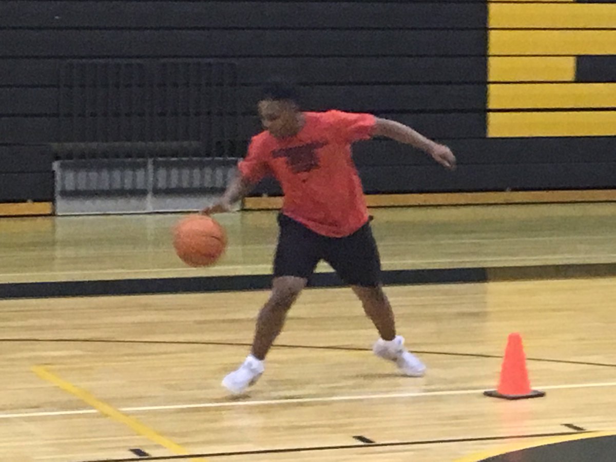 PQSports's tweet photo. 2019 PG Jarvis Washington in the gym today working on his craft; gym rat that stays in the gym daily! #BBallGrind https://t.co/xkT1TtUB1p