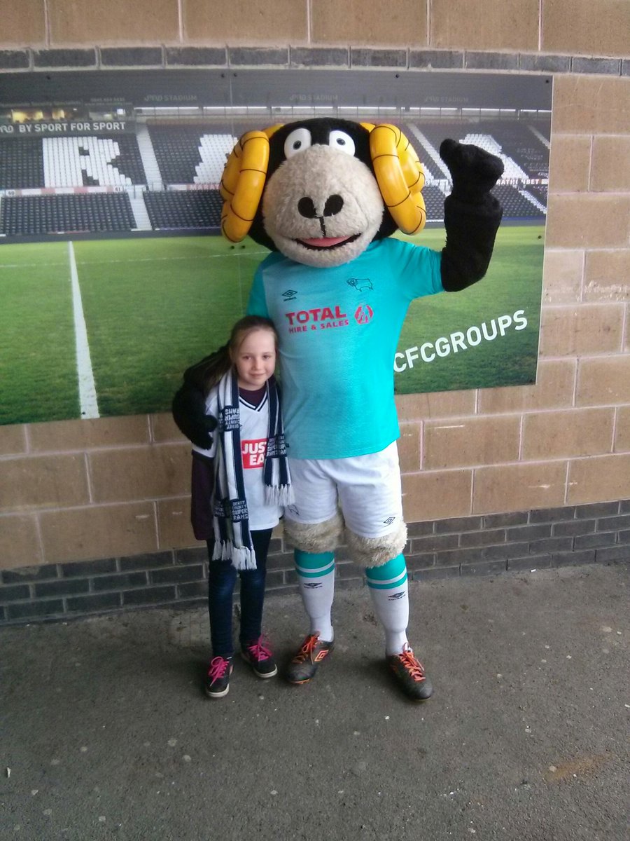 robertodclarkos's tweet photo. Holly with Rammie before the Bolton game COYR! #dcfcgroups https://t.co/NQuZTNb8Co