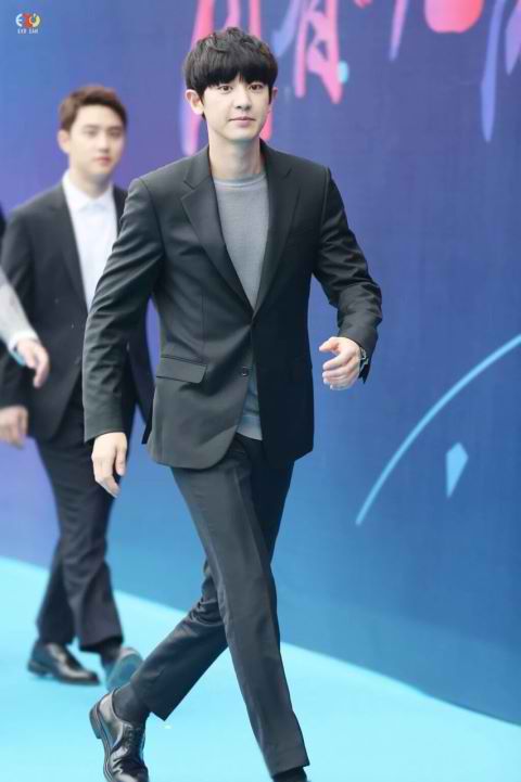 나는 이겼다 Most Popular International Idol! 캄사합니다! 👍