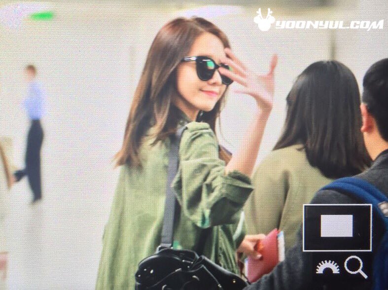 [PIC][10-04-2016]YoonA trở về Hàn Quốc vào rạng sáng nay Cfmq-y5UIAE1c1J