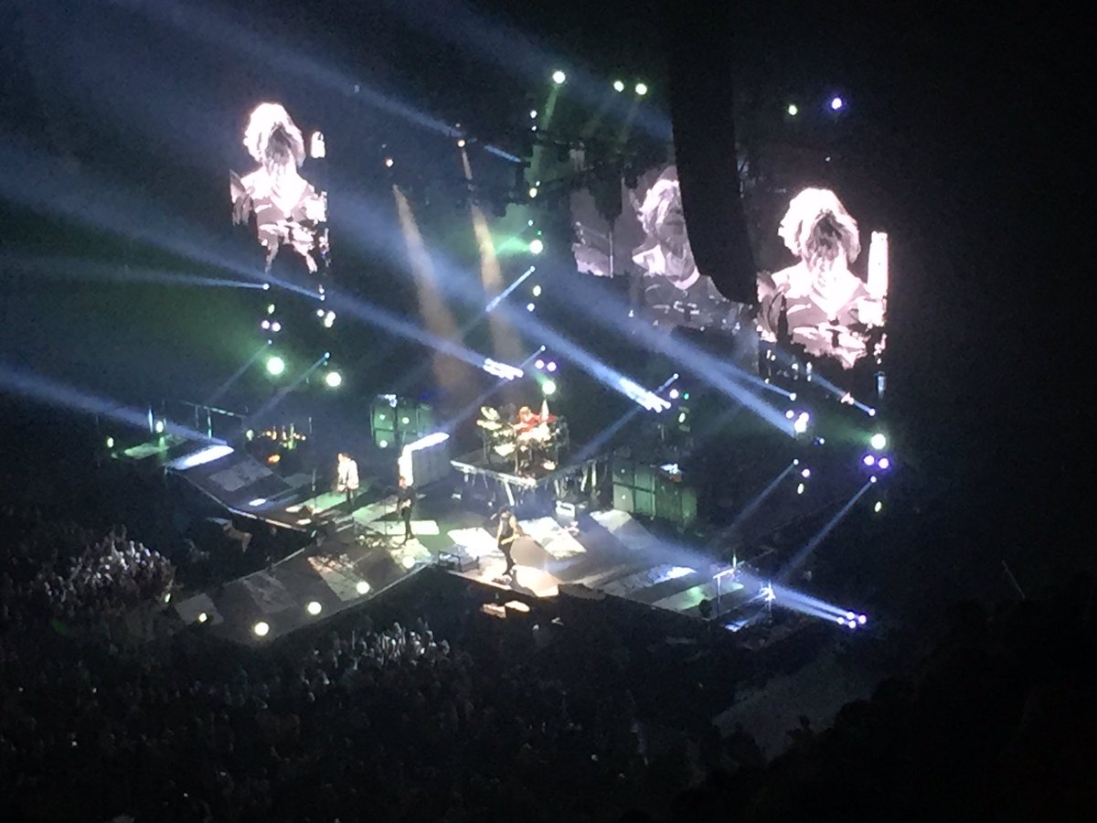 BandDaylight's tweet photo. Yesterday was great! @5SOS @Ashton5SOS @Michael5SOS @Luke5SOS @Calum5SOS https://t.co/U9uz0jOJdH