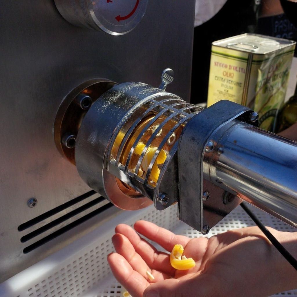 askans's tweet photo. The pasta machine is working again! Bon appétit.
#Bonn #streetfood #fest #foodie #Beethove… https://t.co/SSIgtmrfIJ https://t.co/LD0cF4QNzp