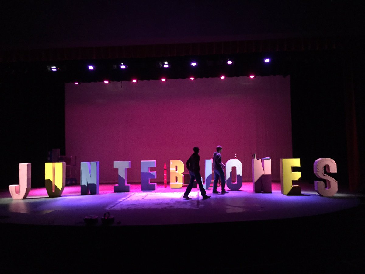 tipswordjosh's tweet photo. #LightingDay #JunieBJones @NatehDunahoo @churro_lee https://t.co/p11wsU5vG4