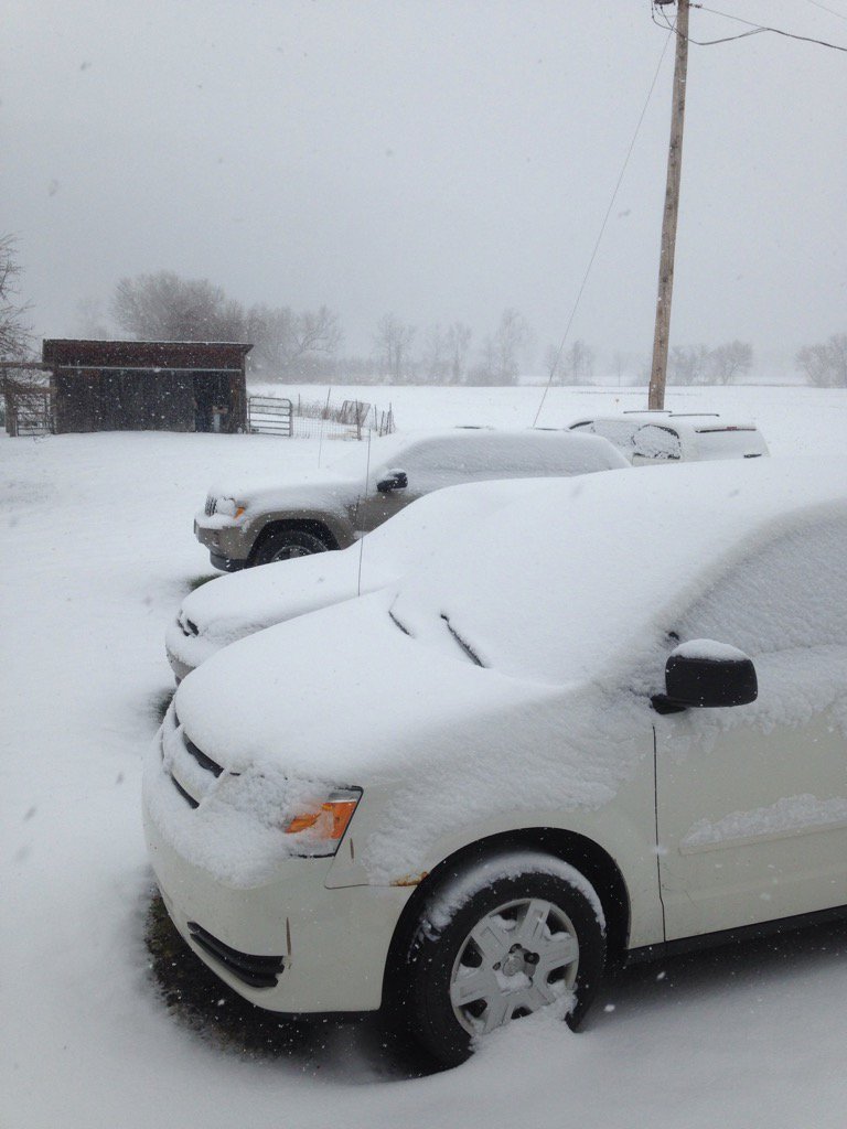 jcwcelb's tweet photo. April 9th. 1-3 inches coming maybe #plow16  instead #plant16 https://t.co/3FmmEwsP2U