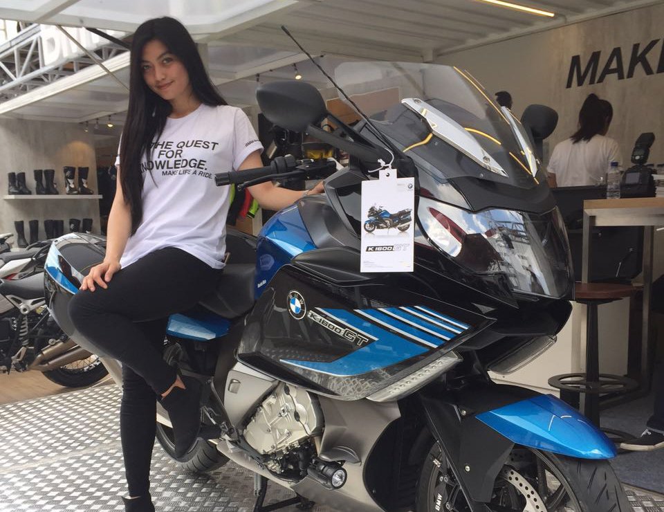 gilamotor's tweet photo. Kalo di suruh pilih, jelajahin Indonesia, mending naik BMW K1600GT ini atau yang di sebelahnya ya? :p https://t.co/aFeihDON3G