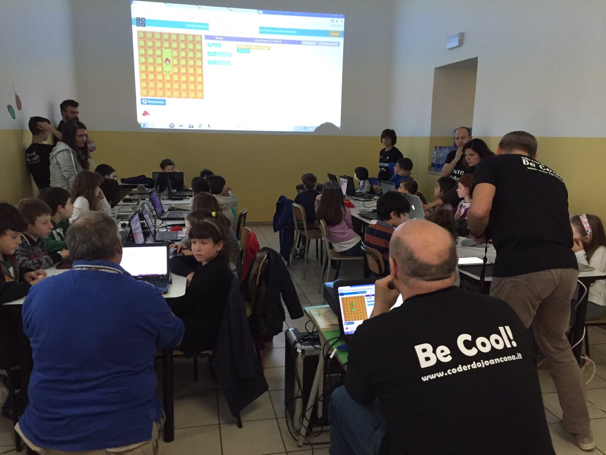 CoderdojoAncona's tweet image. Coderdojo Ancona aiuta coderdojo Osimo nel l'inaugurazione!