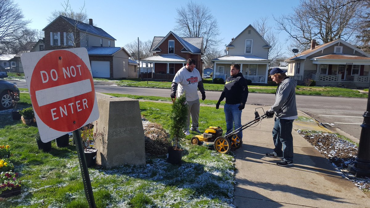 Hoosier47906's tweet image. #O2T2016 ISEA Service Project: Oakland Elem @ISTAmembers