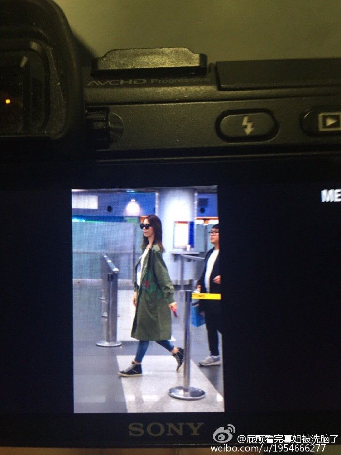 [PIC][10-04-2016]YoonA trở về Hàn Quốc vào rạng sáng nay CfmwSyGUUAEdPNE