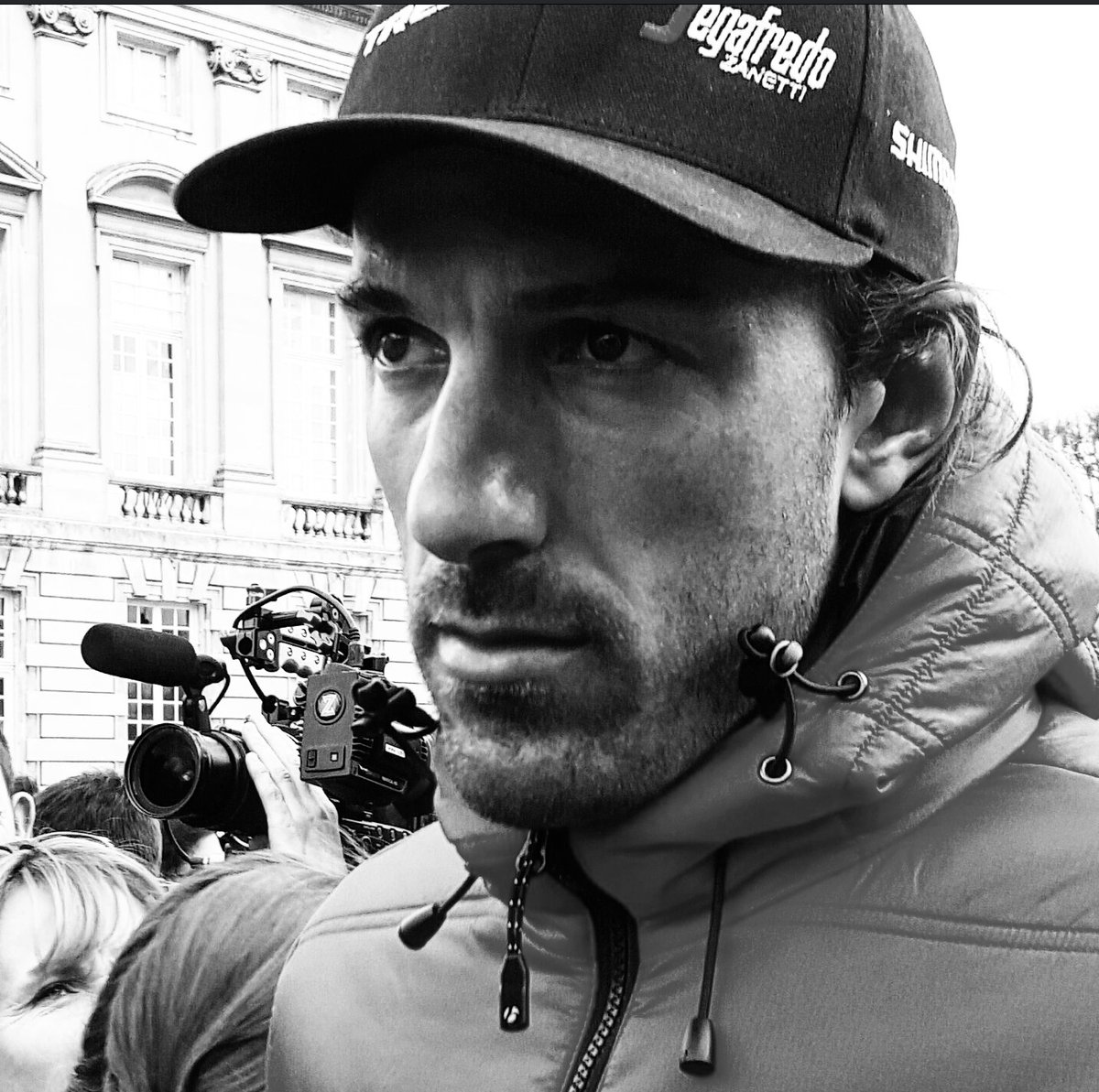 ju_drem's tweet photo. .@f_cancellara déjà concentré pour #ParisRoubaix demain ! #GoFabian https://t.co/1vja9I3W6C