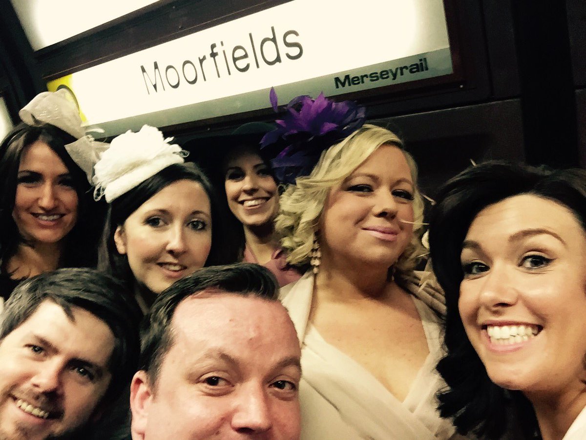 Wroodsy's tweet photo. @capliverpool @merseyrail #MerseyrailSelfie 🚂🐴❤️ https://t.co/XdViFTH6es