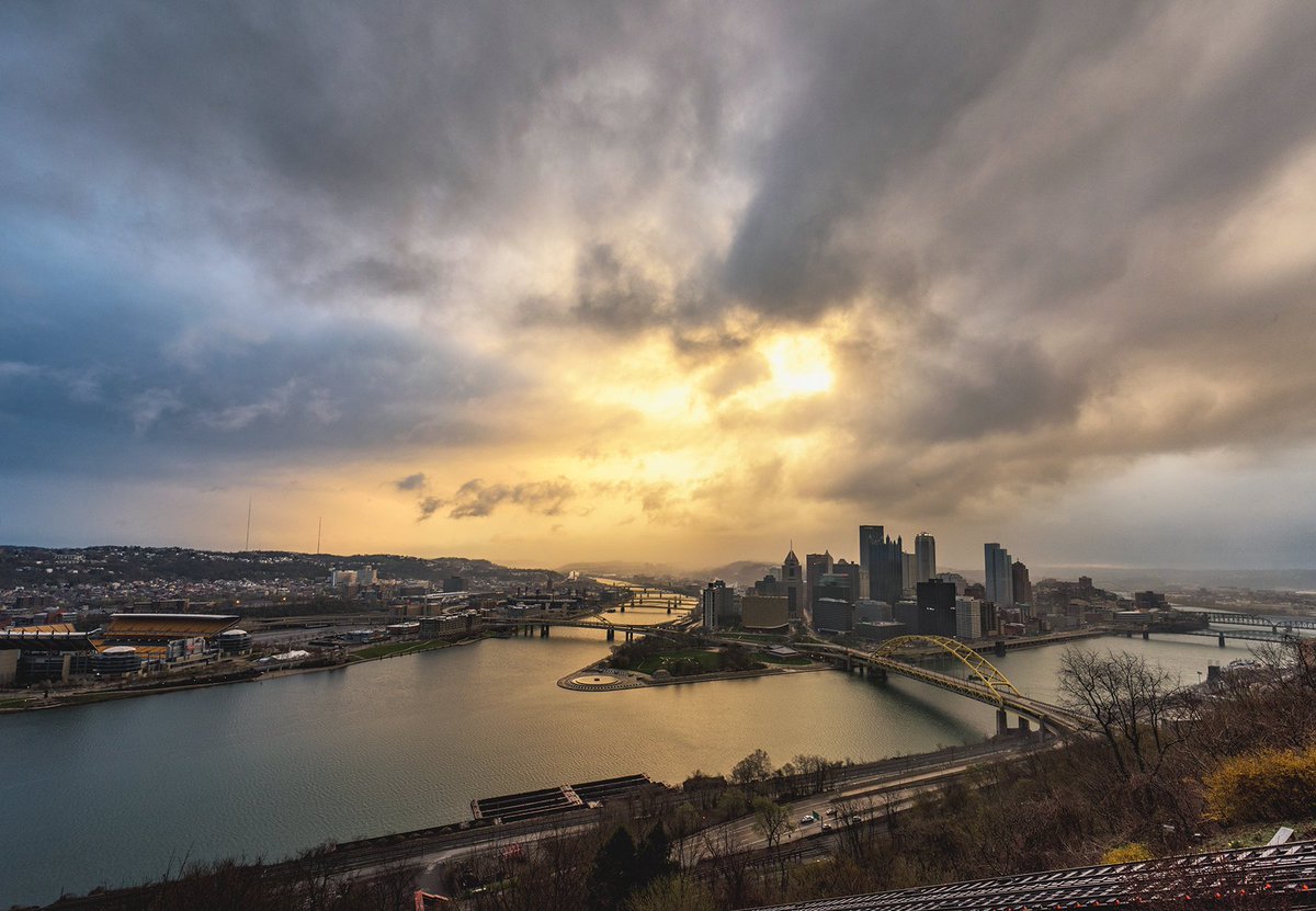 After the snow moved through this morning, some gorgeous light broke through the clouds over #Pittsburgh